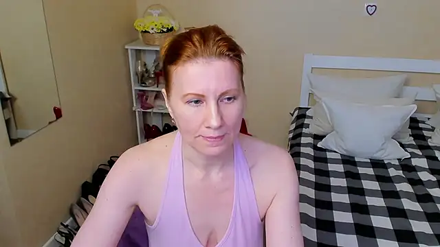 Snapshot of FoxySophia chatting on November 15, 9:52 pm FoxySophia online show from November 15, 9:52 pm