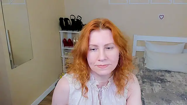 Snapshot of FoxySophia chatting on February 26, 1:49 am FoxySophia online show from February 26, 1:49 am