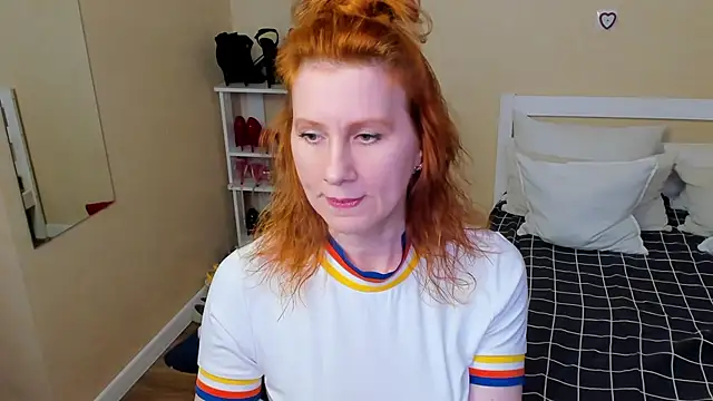 Snapshot of FoxySophia chatting on December 1, 10:38 am FoxySophia online show from December 1, 10:38 am