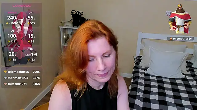 Snapshot of FoxySophia chatting on October 30, 1:37 am FoxySophia online show from October 30, 1:37 am