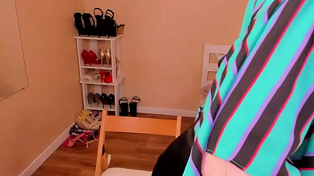 Snapshot of FoxySophia chatting on March 3, 5:47 am FoxySophia online show from March 3, 5:47 am