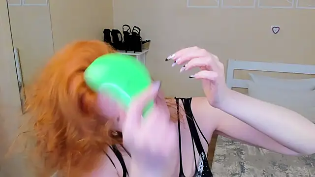 Snapshot of FoxySophia chatting on February 19, 9:12 pm FoxySophia online show from February 19, 9:12 pm