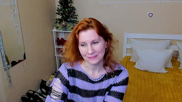 Snapshot of FoxySophia chatting on December 19, 11:51 pm FoxySophia online show from December 19, 11:51 pm