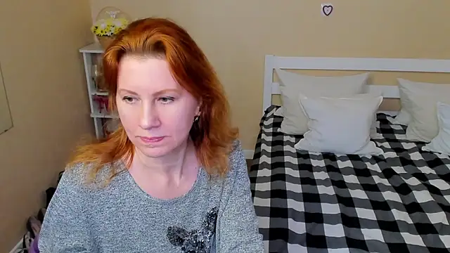 Snapshot of FoxySophia chatting on November 20, 9:25 pm FoxySophia online show from November 20, 9:25 pm