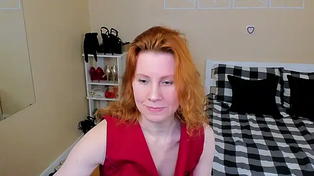 Snapshot of FoxySophia chatting on February 5, 4:58 pm FoxySophia online show from February 5, 4:58 pm