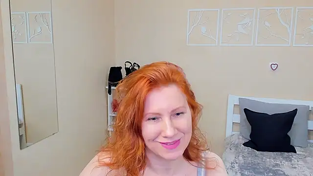 Snapshot of FoxySophia chatting on February 15, 7:13 pm FoxySophia online show from February 15, 7:13 pm