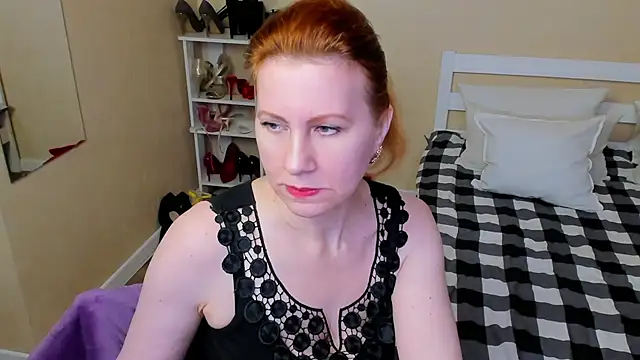 Snapshot of FoxySophia chatting on November 6, 10:19 am FoxySophia online show from November 6, 10:19 am