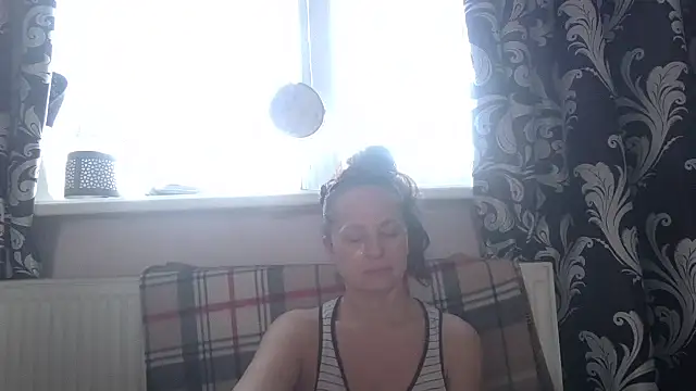 LindaStarS online show from March 27, 4:54 am