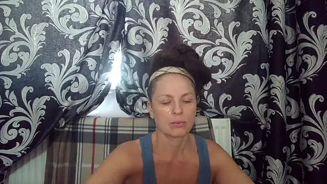Snapshot of LindaStarS chatting on June 27, 4:51 am LindaStarS online show from June 27, 4:51 am