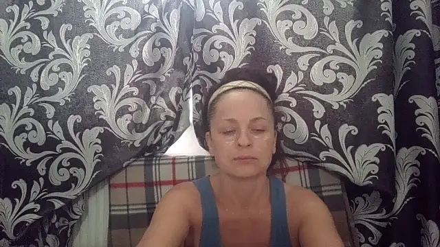 Snapshot of LindaStarS chatting on June 13, 5:05 am LindaStarS online show from June 13, 5:05 am