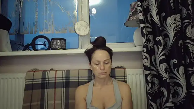 LindaStarS online show from February 18, 4:43 am