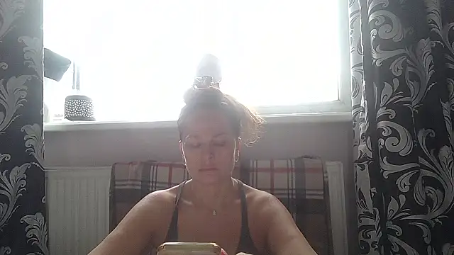 Snapshot of LindaStarS chatting on July 8, 4:40 pm LindaStarS online show from July 8, 4:40 pm