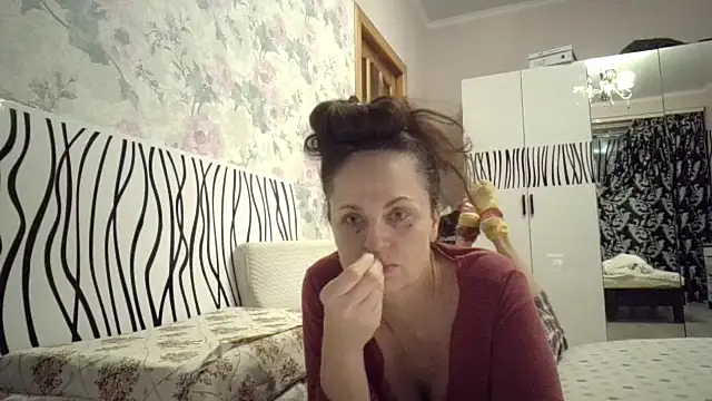 LindaStarS online show from April 10, 5:31 pm