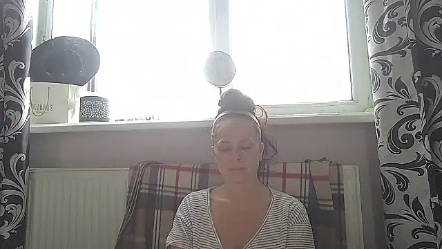 LindaStarS online show from May 9, 5:22 am