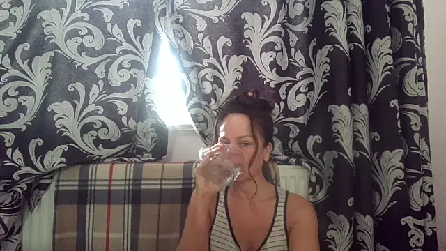 LindaStarS online show from November 12, 7:56 am