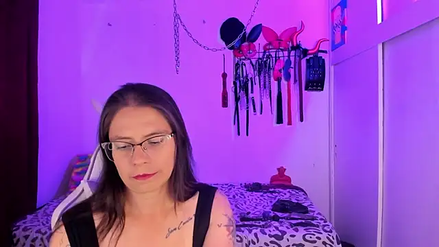 dungeongirls online show from November 28, 9:48 pm