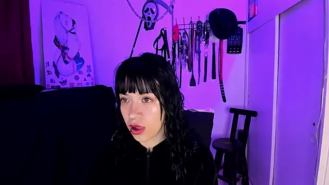 Snapshot of dungeongirls chatting on October 11, 11:33 am dungeongirls online show from October 11, 11:33 am