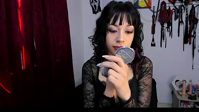 Snapshot of dungeongirls chatting on January 11, 7:05 pm dungeongirls online show from January 11, 7:05 pm