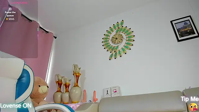 Snapshot of latinwondercockts chatting on September 27, 12:44 pm latinwondercockts online show from September 27, 12:44 pm