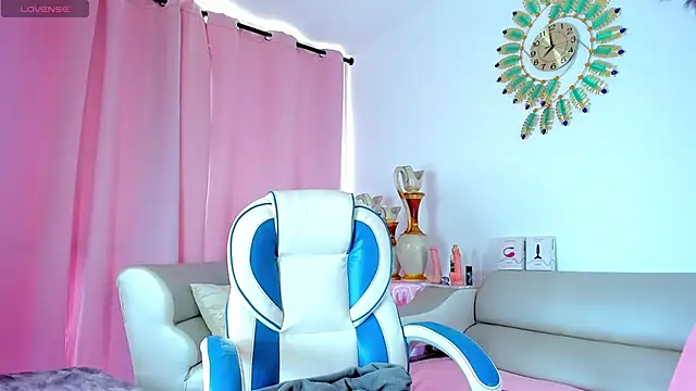 Snapshot of latinwondercockts chatting on October 2, 12:52 pm latinwondercockts online show from October 2, 12:52 pm