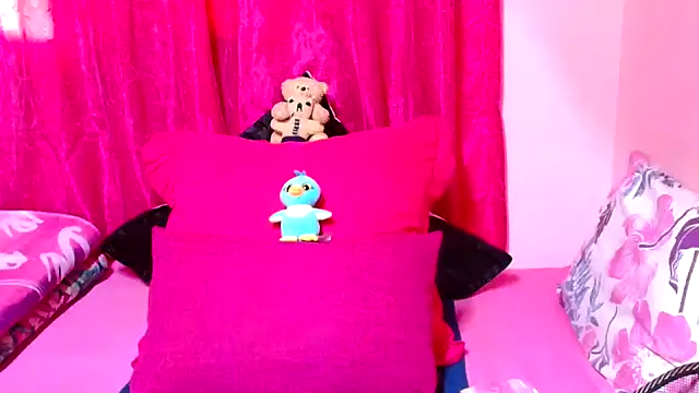 Snapshot of SLUTTYROXY chatting on December 1, 6:03 am SLUTTYROXY online show from December 1, 6:03 am