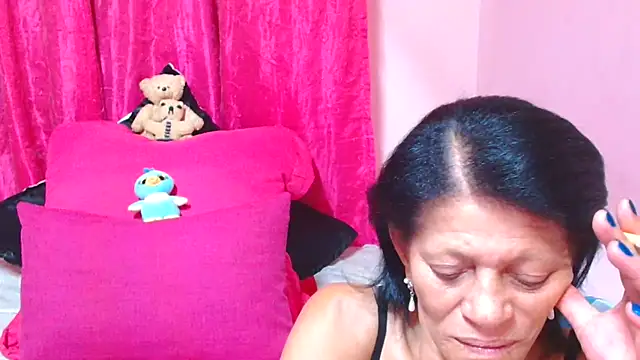 SLUTTYROXY online show from January 11, 9:00 pm