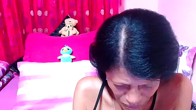 Snapshot of SLUTTYROXY chatting on October 31, 7:21 pm SLUTTYROXY online show from October 31, 7:21 pm