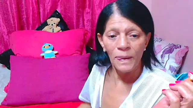 Snapshot of SLUTTYROXY chatting on January 18, 6:33 pm SLUTTYROXY online show from January 18, 6:33 pm