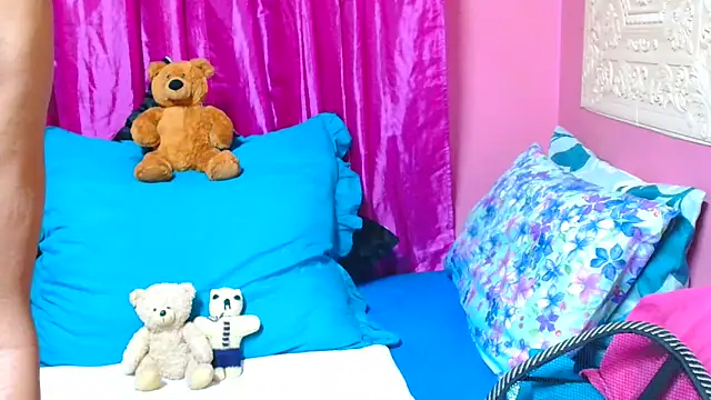 SLUTTYROXY online show from March 19, 8:43 pm