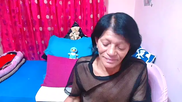 SLUTTYROXY online show from April 17, 8:00 pm