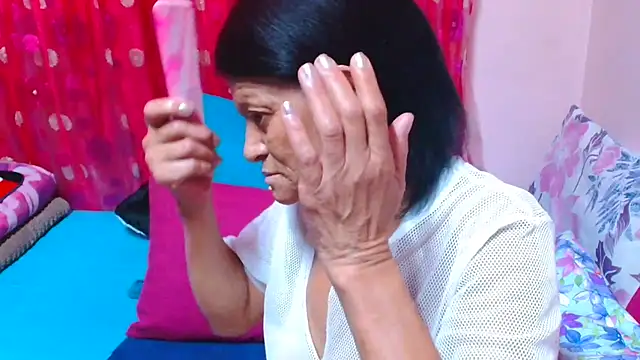 SLUTTYROXY online show from April 10, 6:53 am