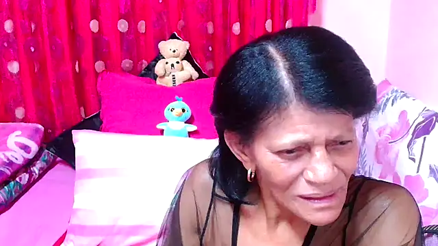 Snapshot of SLUTTYROXY chatting on November 5, 6:44 pm SLUTTYROXY online show from November 5, 6:44 pm