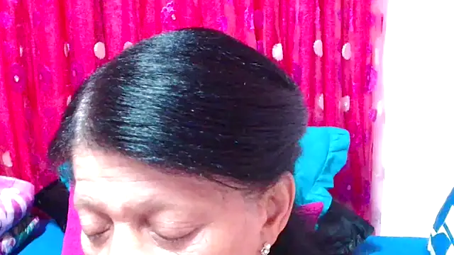 Snapshot of SLUTTYROXY chatting on November 16, 5:34 am SLUTTYROXY online show from November 16, 5:34 am