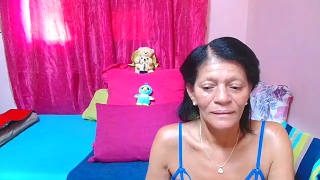 Snapshot of SLUTTYROXY chatting on February 4, 5:46 am SLUTTYROXY online show from February 4, 5:46 am