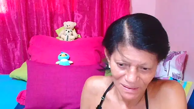 Snapshot of SLUTTYROXY chatting on February 5, 6:20 am SLUTTYROXY online show from February 5, 6:20 am