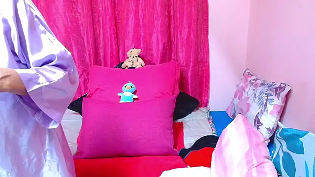 Snapshot of SLUTTYROXY chatting on January 19, 8:18 am SLUTTYROXY online show from January 19, 8:18 am