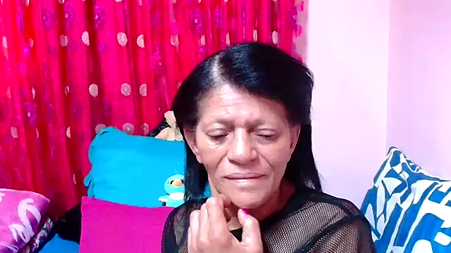 Snapshot of SLUTTYROXY chatting on November 17, 5:44 am SLUTTYROXY online show from November 17, 5:44 am