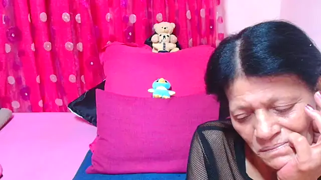 Snapshot of SLUTTYROXY chatting on February 20, 8:11 pm SLUTTYROXY online show from February 20, 8:11 pm