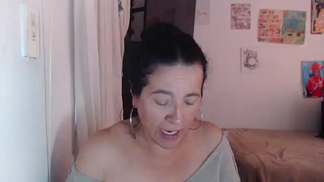 Snapshot of stefilove10 chatting on December 16, 2:32 pm stefilove10 online show from December 16, 2:32 pm