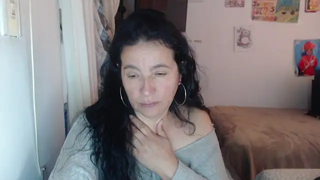 Snapshot of stefilove10 chatting on December 17, 2:11 pm stefilove10 online show from December 17, 2:11 pm