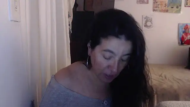 Snapshot of stefilove10 chatting on December 19, 3:47 pm stefilove10 online show from December 19, 3:47 pm