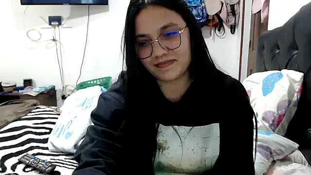 Snapshot of Andrea_hottest_angel chatting on December 5, 5:06 am Andrea hottest angel online show from December 5, 5:06 am