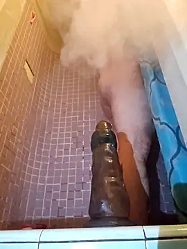 Snapshot of UncutHammer69 chatting on November 25, 4:57 am UncutHammer69 online show from November 25, 4:57 am