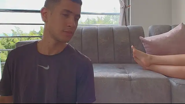 Snapshot of RetainedHound chatting on October 15, 4:15 pm RetainedHound online show from October 15, 4:15 pm