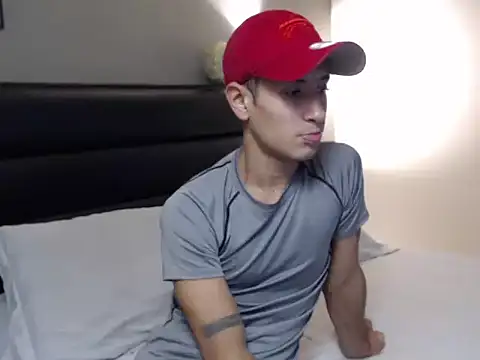 Snapshot of RetainedHound chatting on September 30, 9:21 pm RetainedHound online show from September 30, 9:21 pm