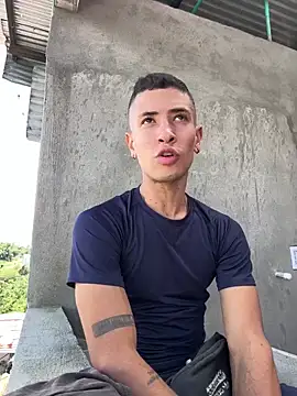 Snapshot of RetainedHound chatting on October 25, 6:08 pm RetainedHound online show from October 25, 6:08 pm