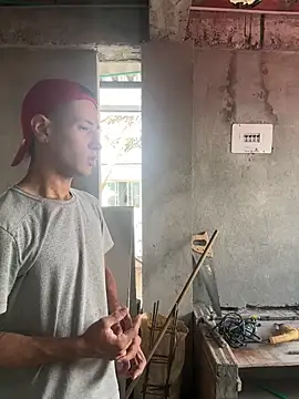 Snapshot of RetainedHound chatting on November 15, 3:49 pm RetainedHound online show from November 15, 3:49 pm