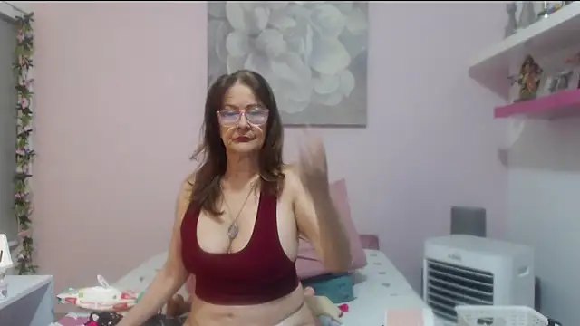 Snapshot of CindyCrawford chatting on October 25, 1:38 am CindyCrawford online show from October 25, 1:38 am