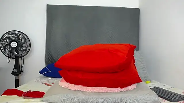 LoraineBigCockTs online show from March 7, 4:55 pm