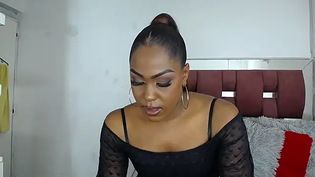 LoraineBigCockTs online show from November 17, 8:46 pm